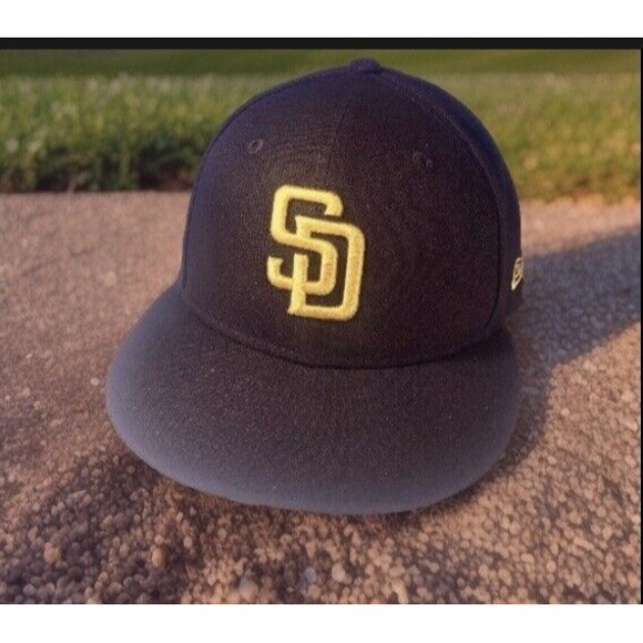 San Diego Padres fitted New Era MLB cap Size 6-7/8 -EUC - Picture 1 of 6
